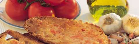 Bread, tomato, garlic and olive oil (pantumaca), one of the icons of the Mediterranean Diet