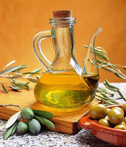 Olive oil dispenser containing extra virgin olive oil